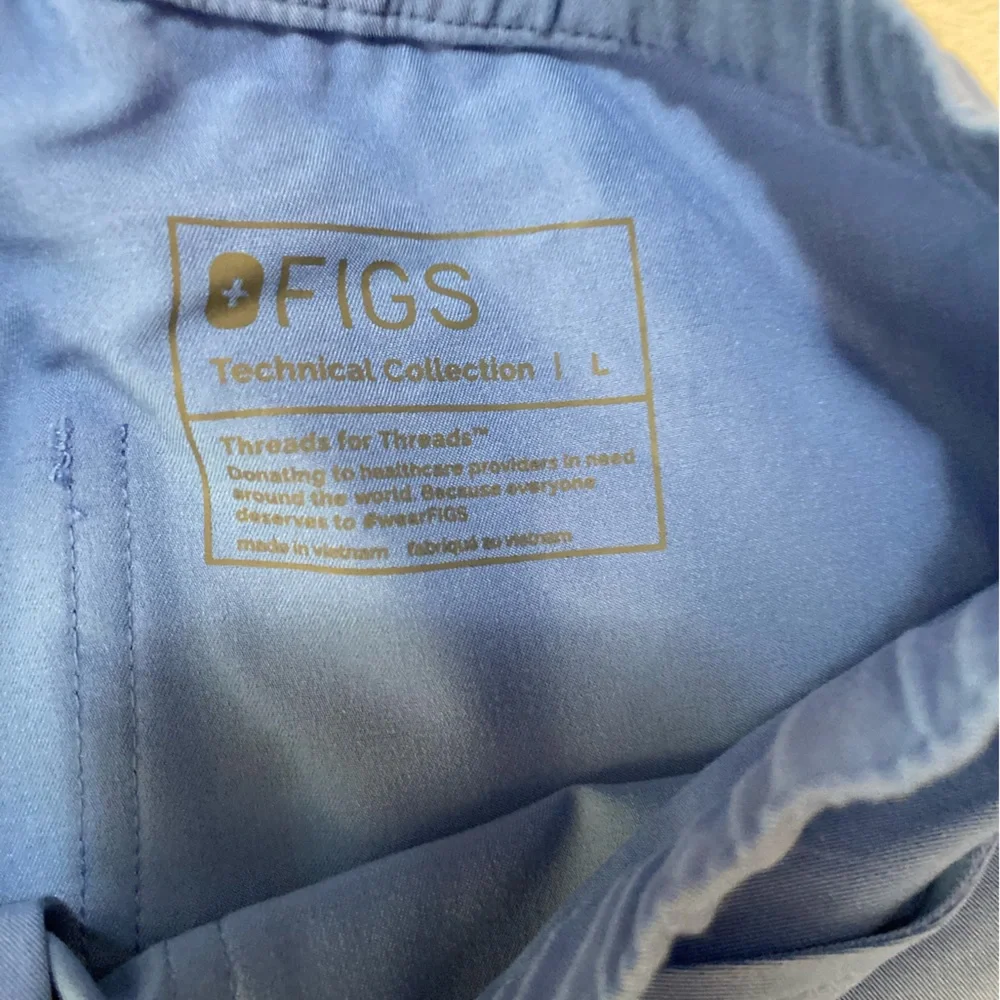 Figs men’s Cairo light blue cargo NWT scrub pants